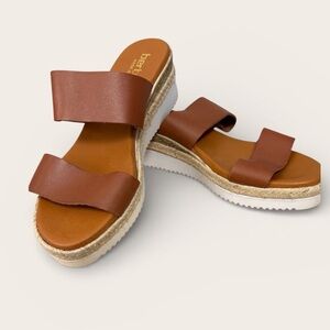 Bertuchi Made in Spain Leather PlatformSandals | EU 39 (US 8.5) | Resort
